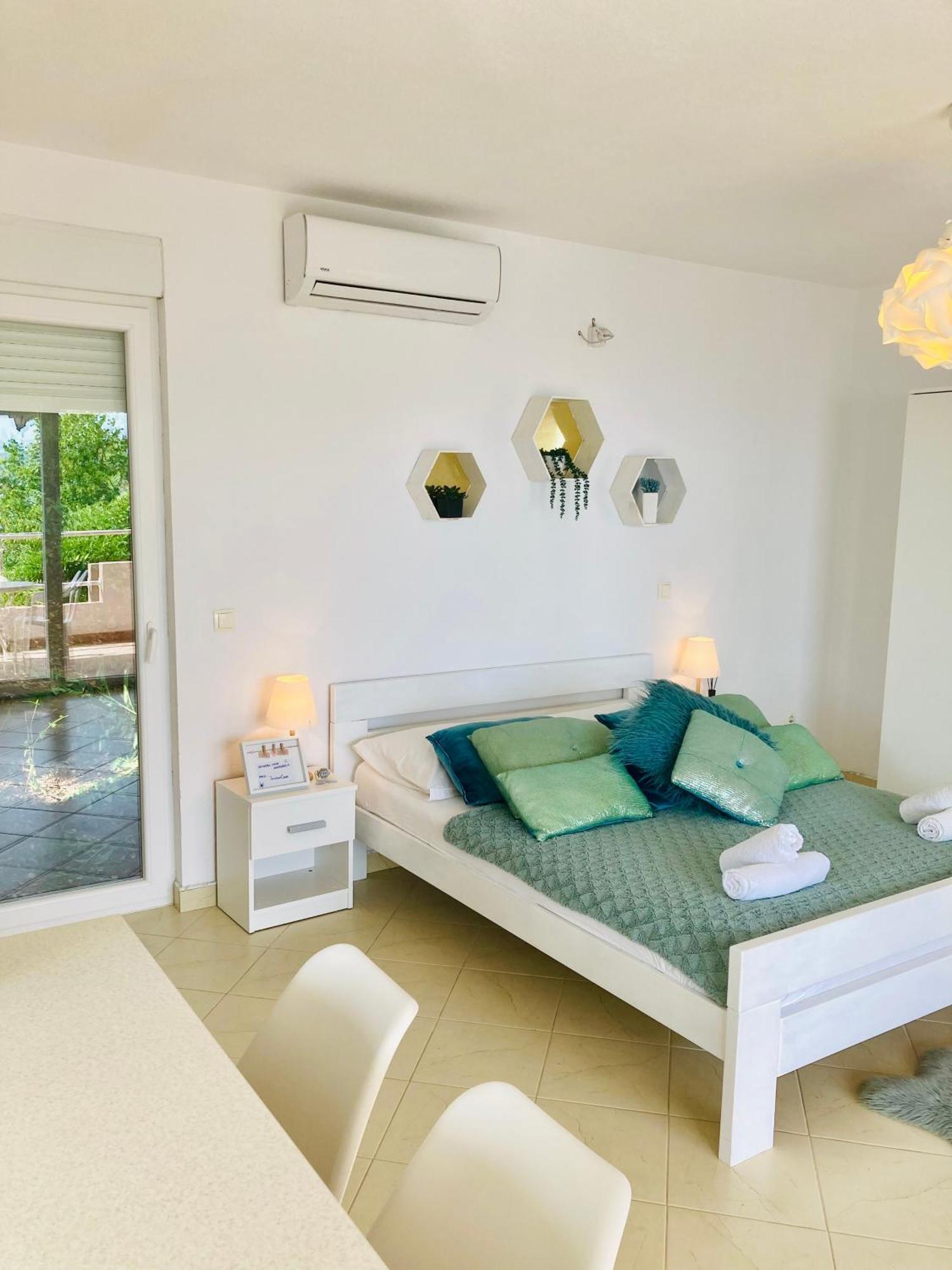 Apartments Jurakovic Živogošće Buitenkant foto